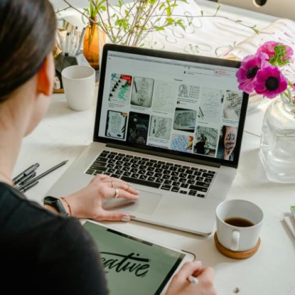 5 Lợi Ích Tuyệt Vời Của Việc Trang Trí Hoa Tươi Tại Văn Phòng hoặc Nhà Ở