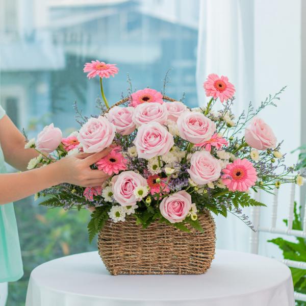 Giỏ Hoa Dịu Ngọt Yêu Thương 410